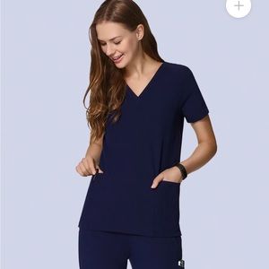 Mandala 6 Pocket Scrub Top Navy Size Small NWT